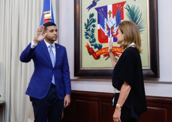 Juramentan a Carlos Valdez como nuevo ministro de la Juventud