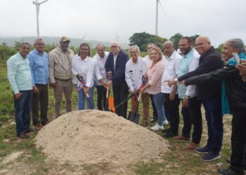 Primer picazo para construcción de fábrica de abono orgánico en Pedernales