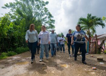 Yadira Henríquez dispone asistencia inmediata a familias afectadas por Ventarrón en Salcedo