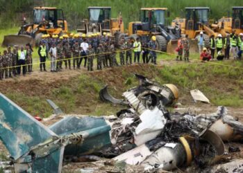 Avión se estrella en Nepal; 18 muertos y el piloto sobrevivió