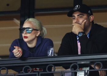 Lady Gaga revela su compromiso con el empresario Michael Polanksy en París