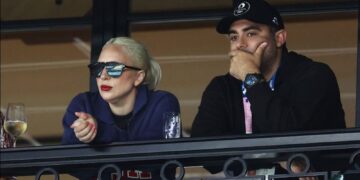 Lady Gaga revela su compromiso con el empresario Michael Polanksy en París