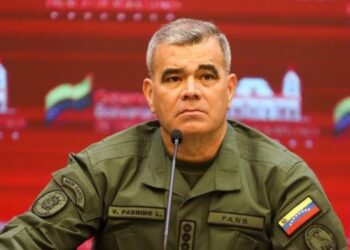 Ministro de Defensa de Venezuela dice derribará golpe de Estado de la derecha