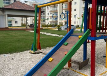 Botellitas entregadas en Plásticos por Escolares serán convertidas en mobiliario urbano