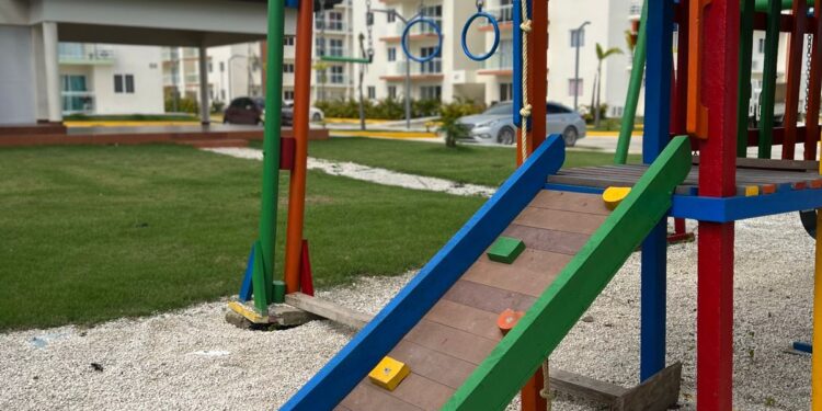 Botellitas entregadas en Plásticos por Escolares serán convertidas en mobiliario urbano