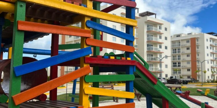 Botellitas entregadas en Plásticos por Escolares serán convertidas en mobiliario urbano