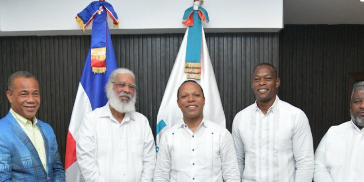 Nuevo director Intrant se reúne con transportistas; creará mesas de trabajo a nivel nacional