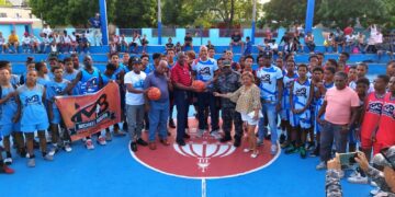 Autoridades deportivas inauguran Torneo de Baloncesto U-16 "La Policía es mi Amiga" en Barahona