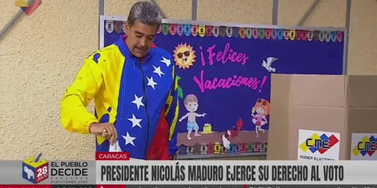 Presidente Nicolás Maduro vota y garantiza que respetará los resultados del CNE
