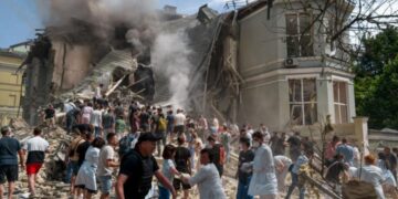 Más de 30 muertos en un ataque masivo ruso contra Ucrania que golpea un hospital infantil en Kiev