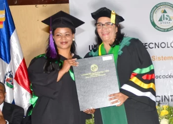 UTESA Dajabón gradúa a 100 nuevos profesionales en diferentes áreas