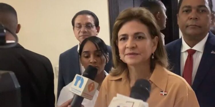 Raquel Peña pide a la población no inventar con amenazas al presidente