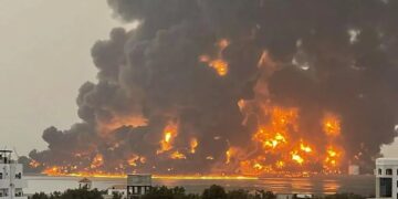 Israel bombardea el puerto yemení de Hodeida en respuesta al ataque de hutíes en Tel Aviv