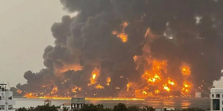 Israel bombardea el puerto yemení de Hodeida en respuesta al ataque de hutíes en Tel Aviv