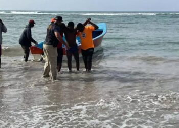 Aumentan a 5 los muertos en naufragio de embarcación en Guayacanes