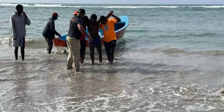 Aumentan a 5 los muertos en naufragio de embarcación en Guayacanes