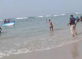 Suman cuatro personas fallecidas en naufragio en Playa Guayacanes