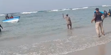 Suman cuatro personas fallecidas en naufragio en Playa Guayacanes