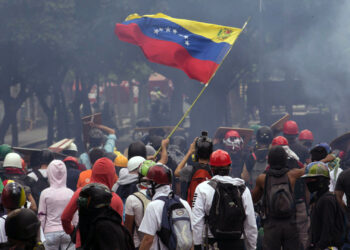 Suben a 24 los muertos en Venezuela en protestas contra resultado electoral, según una ONG
