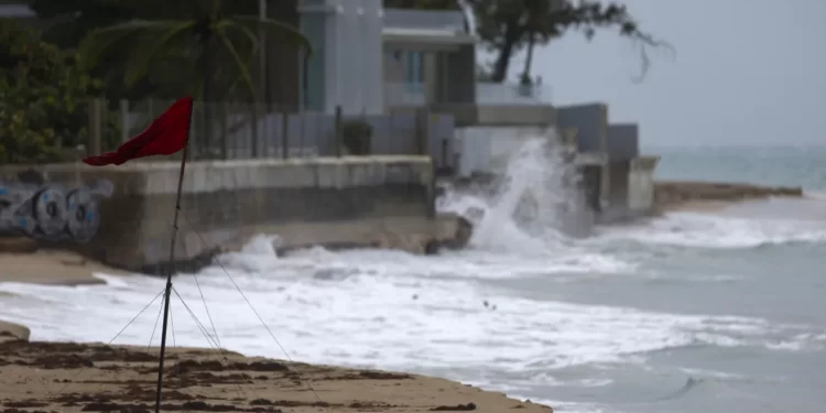 La tormenta Ernesto deja a casi un millón de personas sin luz en Puerto Rico