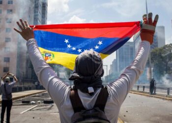 Asciende a 23 el número de muertos en protestas contra Nicolás Maduro