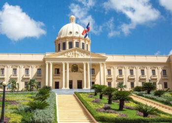 Presidente Abinader cancela 29 funcionarios del servicio exterior de RD