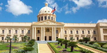 Presidente Abinader cancela 29 funcionarios del servicio exterior de RD