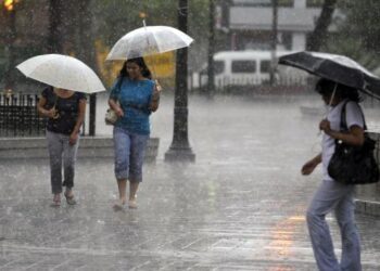 Onda tropical y vaguada provocarán aguaceros este miércoles