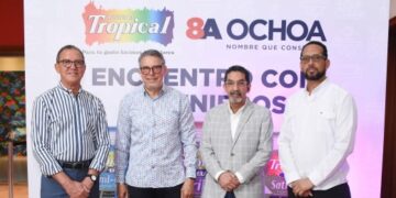 Ferretería Ochoa y pinturas Tropical realizan encuentro con ingenieros y constructores de Santiago 