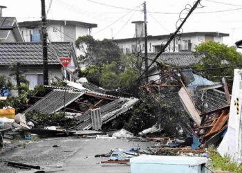 Al menos 3 muertos y 83 heridos por tifón Shanshan que azotó el sur de Japón