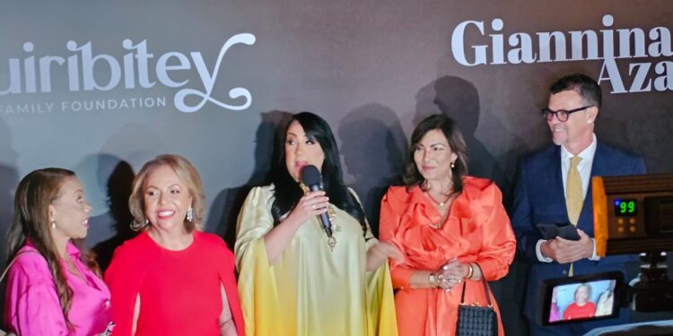 Familia Guiribitey y Giannina Azar aúnan esfuerzos en apoyo a comunidades limitadas RD