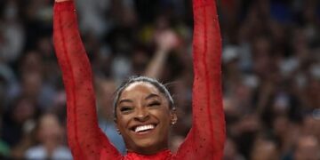 Simone Biles gana oro también en salto