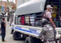 Policía apresa varias personas por desorden en la vía publica e incauta bocinas en Los Block, SDN