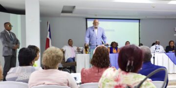 Roberto Fulcar dicta conferencia en Santo Domingo Este