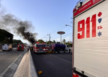 28 unidades de emergencias coordinadas por el 911 asisten explosión de camión de gas en La Vega