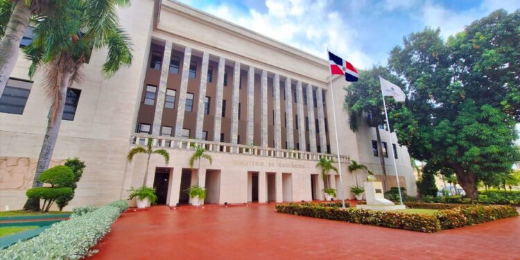 Primera gestión Abinader: se remozaron 7,119 planteles escolares confirma Minerd 