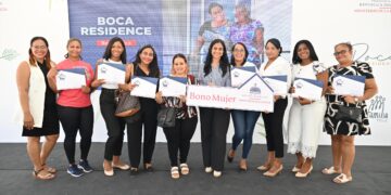 Otorgan más de 5 millones de pesos en Bono Mujer a jefas de hogar en Boca Chica