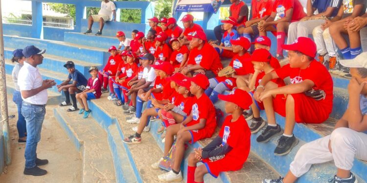 Policía Comunitaria imparte charla Liga Deportiva Cultural Invivienda