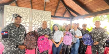 Aseopna y el director Regional Sureste realizan entrega de Útiles Escolares a los agentes policiales de SPM