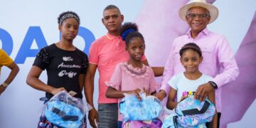 DGM  entrega útiles escolares a hijos de colaboradores de la institución