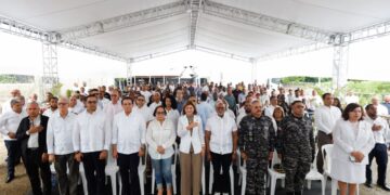 Vicepresidenta Raquel Peña inaugura moderno destacamento policial en Villa González