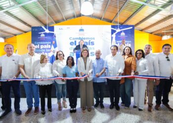 Vicepresidenta inaugura infraestructuras educativas, comunitarias y de gestión energética en el Cibao