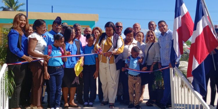 Directora del Distrito Educativo 10-03: "La única manera de transformar un país es mediante la educación"