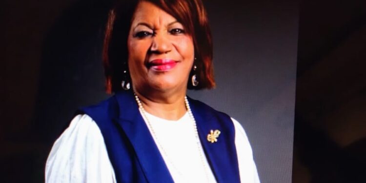 Mercedes Castillo anuncia ofrecerá asesoría en comunicación social y humana