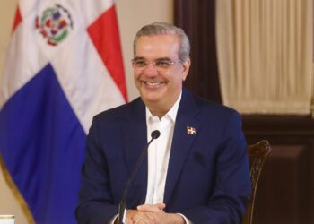 Presidente Abinader cancela 29 funcionarios del servicio exterior de RD