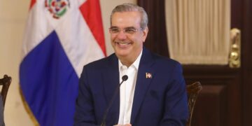 Presidente Abinader cancela 29 funcionarios del servicio exterior de RD