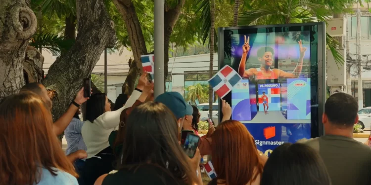 Signmaster hace historia con transmisión de carrera olímpica en vallas