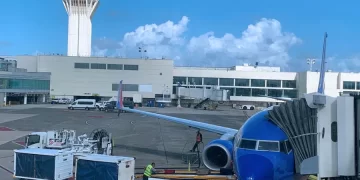 Al menos 18 vuelos cancelados en aeropuerto de Puerto Rico por tormenta Ernesto