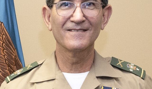 Teniente General Carlos Luciano Díaz Morfa es colocado en honrosa situación de retiro
