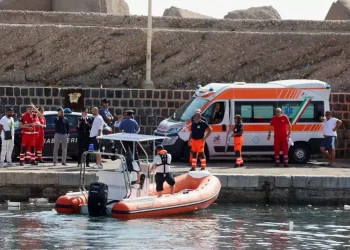 Recuperan dos cadáveres dentro del yate naufragado frente a Sicilia